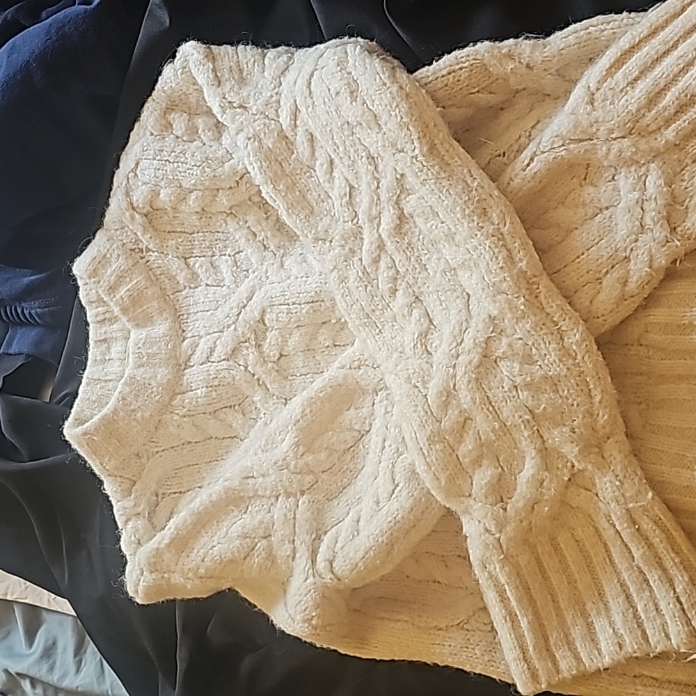 H&M white sweater